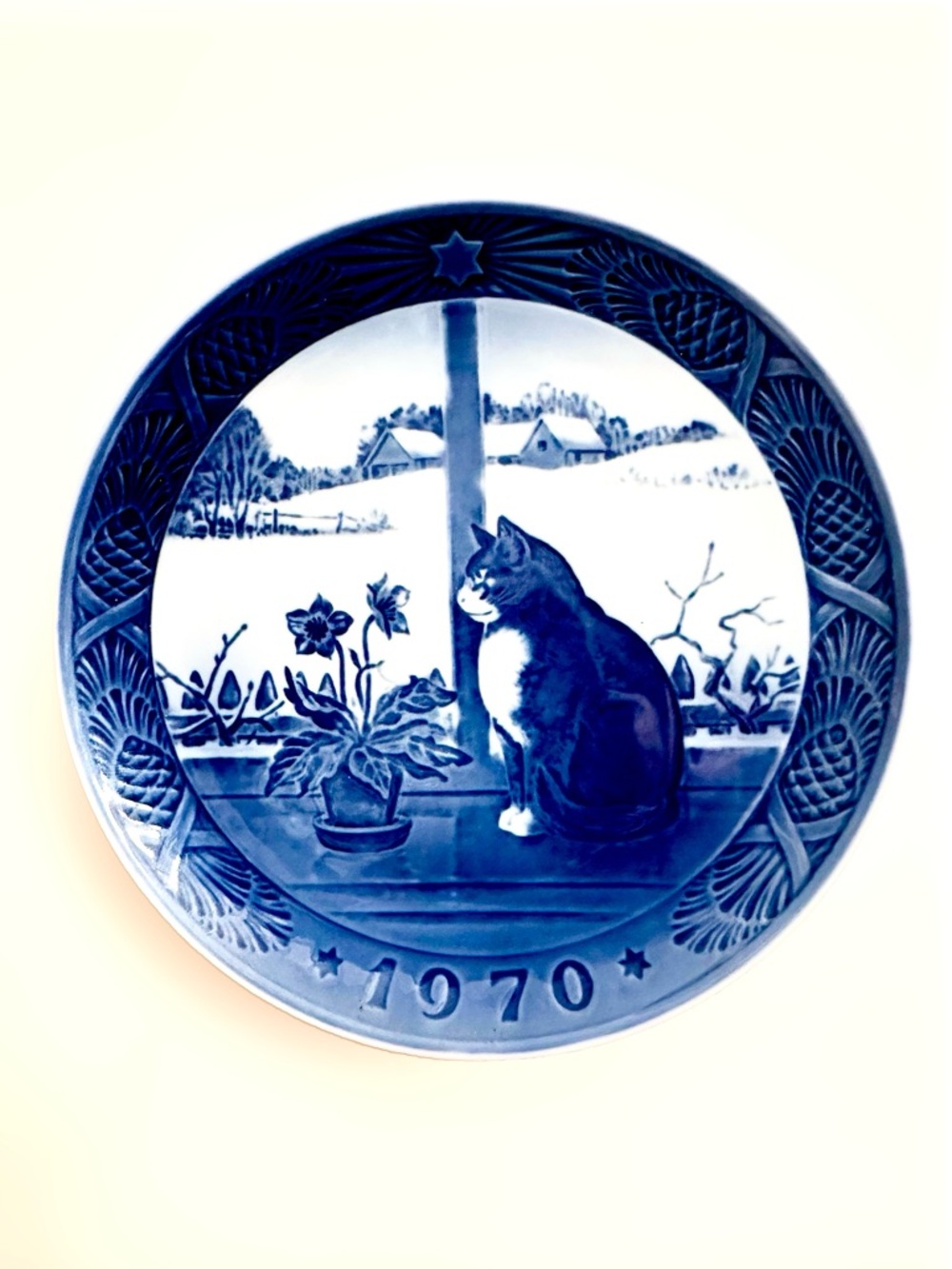 Vintage 1970 Royal Copenhagen Christmas Plate "Christmas Rose and Cat"
